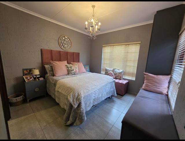 3 BEDROOM TOWNHOUSE FOR SALE IN SUNNINGHILL
